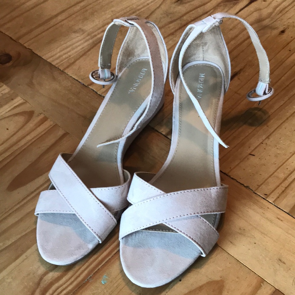 BLUSH colored heeled flats! suede !